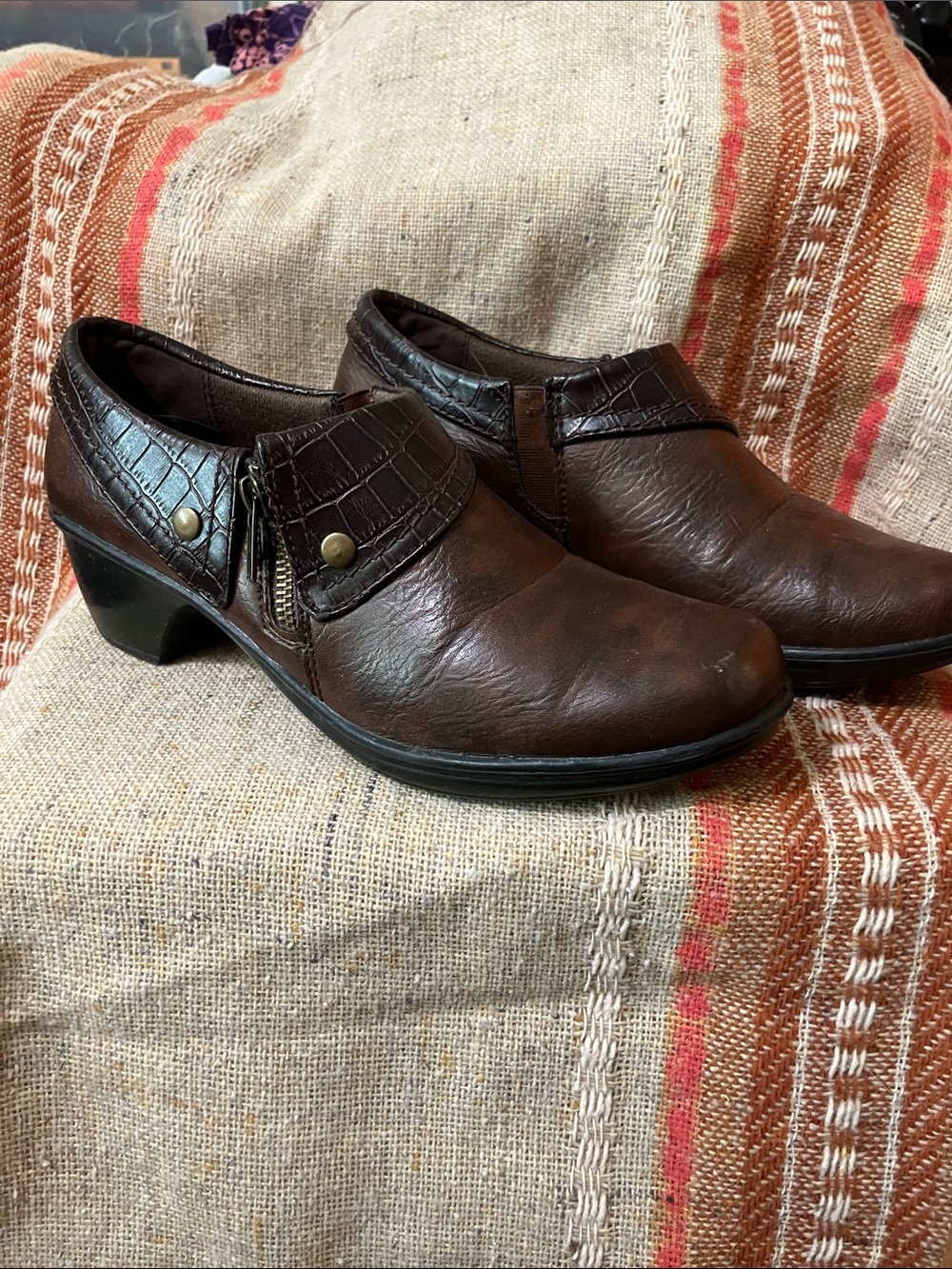 Sbicca 8M slip on shoes with side zips faux leather
